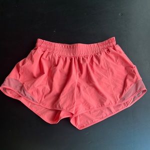 Lululemon LR Hotty Hot, 4” inseam, Size 10, Raspberry Cream